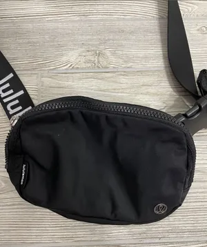 Lululemon Everywhere Belt Bag 1L thumbnail 1