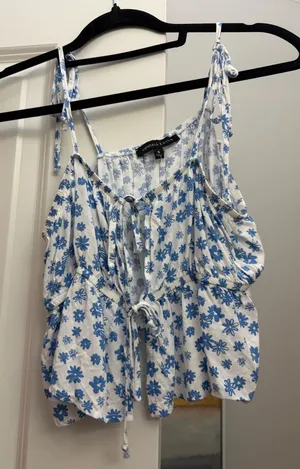PacSun Top thumbnail 1