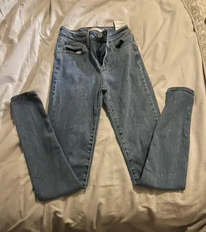 Levi's 721 High-Rise Skinny Jeans thumbnail 1