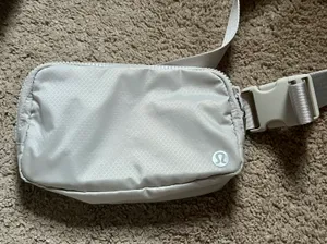 Lululemon everywhere belt bag OG original strap thumbnail 2