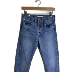 Levis Wedgie Jeans Womens 28 Blue High Rise Straight Leg Button Fly Denim thumbnail 2