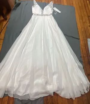 Dave & Johnny White Beaded V-Neck Long Formal Dress thumbnail 10