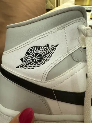 Air Jordan Nike 1 Mid Women’s 8 thumbnail 4
