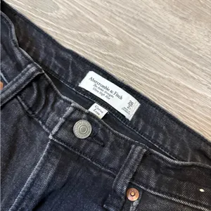 •Abercrombie & Fitch• Ultra High Rise Ankle Straight Jeans thumbnail 3