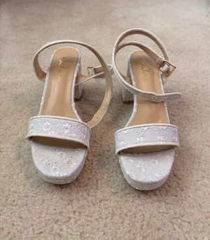 Windsor NWT white platform block heels thumbnail 2