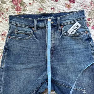 NWT Old Navy Extra High-Rise Sky-Hi Straight Denim Shorts thumbnail 6