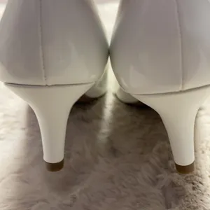 Forever 21 White Heels Size 6 thumbnail 3