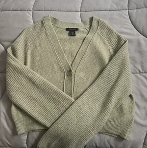 Green Cardigan Size M thumbnail 2