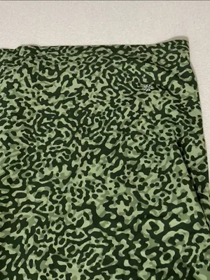 Athleta Olive Green Camo-Pattern Short Sleeve Tee thumbnail 6