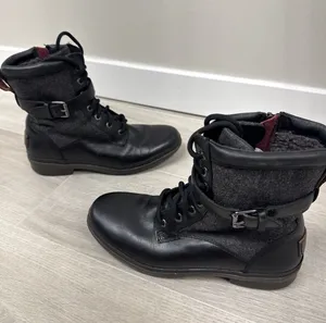 UGG Kesey 1005264 Waterproof Moto Boots Women’s 8 Black Wool Lined Leather thumbnail 1