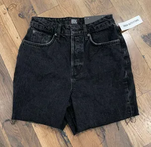Urban Outfitters BDG NWT 90s Hi Rise Distressed Shorts Size 28 thumbnail 1