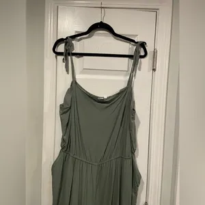 NWT Gap Size XXL Sage Green Adjustable Strap CroppedWide Leg Flowy Romper thumbnail 4