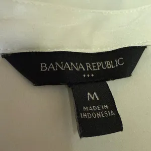 Banana Republic White Silk Satin Sleeveless Button V-Neck Blouse Shirt Top Sz M thumbnail 3