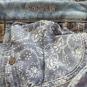 Washed but never worn AE mom Jean, light wash, very distressed, size 4 thumbnail 5
