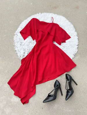 gorgeous red dress thumbnail 1