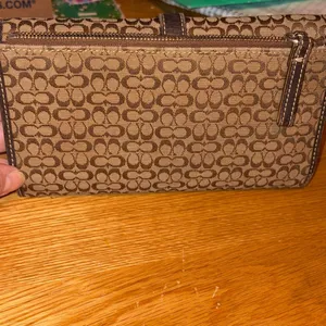 Y2K Vintage Coach Tan Monogram Snap Wallet thumbnail 9