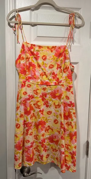 Old Navy Size XL Floral Linen Blend Smocked Back Adjustable Strap Mini Dress thumbnail 1