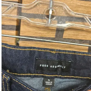 Free Assembly Dark Wash Barrel Leg Jeans Size‎ 4 thumbnail 6