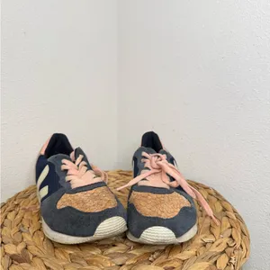 Veja Anthropologie Retro sneaker Navy and Pink suede canvas Sneakers Sz 38 women thumbnail 6