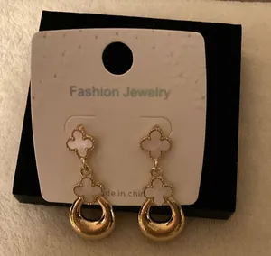 Fashion Jewelry Gold and White Clover Dangle Earrings thumbnail 1