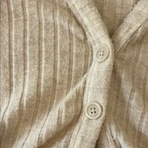 Ribbed V-neck Sweater thumbnail 5
