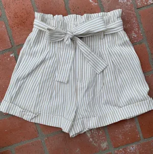 Nordstrom Women’s Shorts Size Small NWT! thumbnail 2