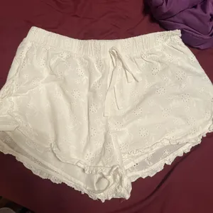 Celebrity Pink white shorts thumbnail 1