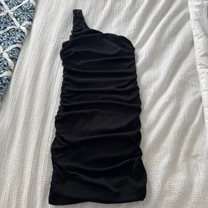 Hello Molly Dress Mini Black One-Shoulder thumbnail 2