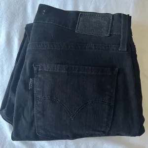 $98 Levi's Women's Premium 724 High Rise Straight Crop Jeans - Size 28 - Black thumbnail 14