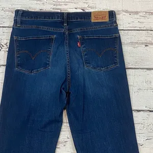 Levi's 314 Shaping Straight Leg Jeans thumbnail 3