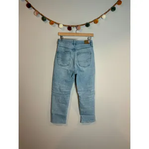 American Eagle Mom Straight distressed jeans thumbnail 6