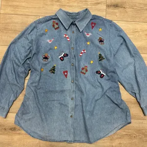 Karen Scott II 2X Christmas Denim Shirt Embroidered Holiday Applique Cottagecore thumbnail 1
