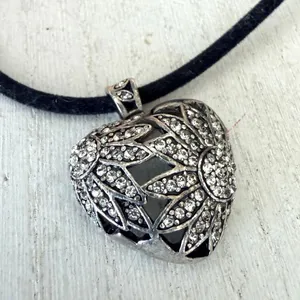 Vintage Silver Tone Rhinestone Openwork Heart Pendant Necklace thumbnail 4