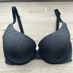 Victoria's Secret T-Shirt Push Up Bra 32DD Gray/Black Padded Underwire thumbnail 1