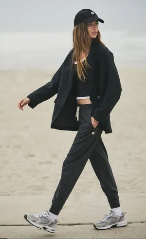 Vuori Performance Joggers in Charcoal Heather thumbnail 1