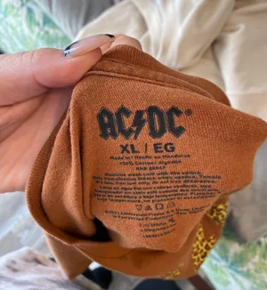 AC / DC Vintage Distressed Crop thumbnail 2