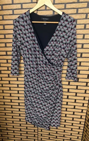 White House‎ Black Market Red And Black Wrap Style Dress Size 8 thumbnail 1