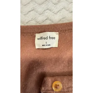 Wilfred Free Aritzia Cropped Cardigan Brown Ribbed Knit Button Front Top Small thumbnail 4