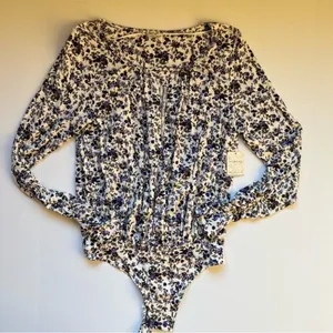 Free People Kaya Bodysuit Ivory Purple Floral Keyhole Size Small NWT thumbnail 2