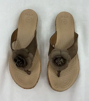 CROCS Women's Taupe Flower Thong Sandals B47 thumbnail 1