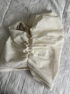 Cream-Colored H&M Draped Cowl Neck Crop Top Ruched Sides Women’s XS thumbnail 3
