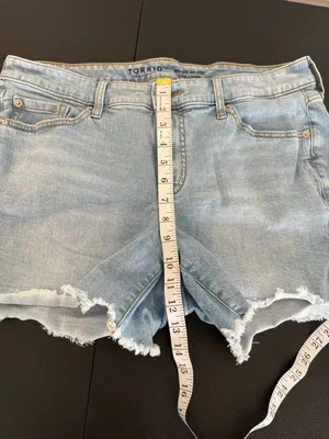 Torrid Mid-Rise Mid Short Vintage Stretch Denim Cutoff Shorts Size 14 thumbnail 6