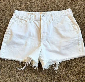 Universal Threads Women's White Denim Boyfriend Shorts 10R Mid Rise Pockets thumbnail 1