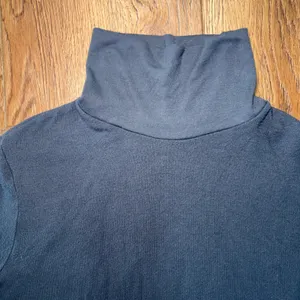 Alo Yoga Gray Wrap Back Turtleneck Long Sleeve Top Womens M Activewear Pilates thumbnail 6