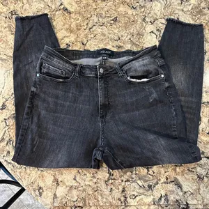 Judy blue Skinny Fit Black Jeans Size 16W Distressed Ankle Crop Pants Raw hem thumbnail 2