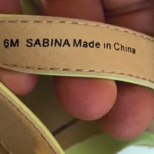 Vionic Sabina wedge-heel platform sandals in pale lime green leather, like new! thumbnail 11