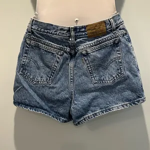 Levi’s Vintage 80’s 900 series size 11 denim jean shorts thumbnail 2