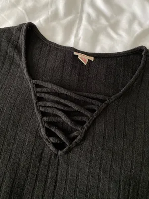 Black Lace-Up Long Sleeve Crop Top thumbnail 3