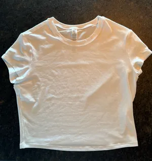 Alosoft Crop Alo Yoga Finesse Short Sleeve thumbnail 1