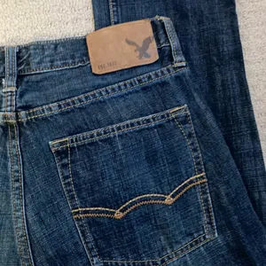 American Eagle Mid-Rise Straight Leg Dark Wash Jeans thumbnail 4